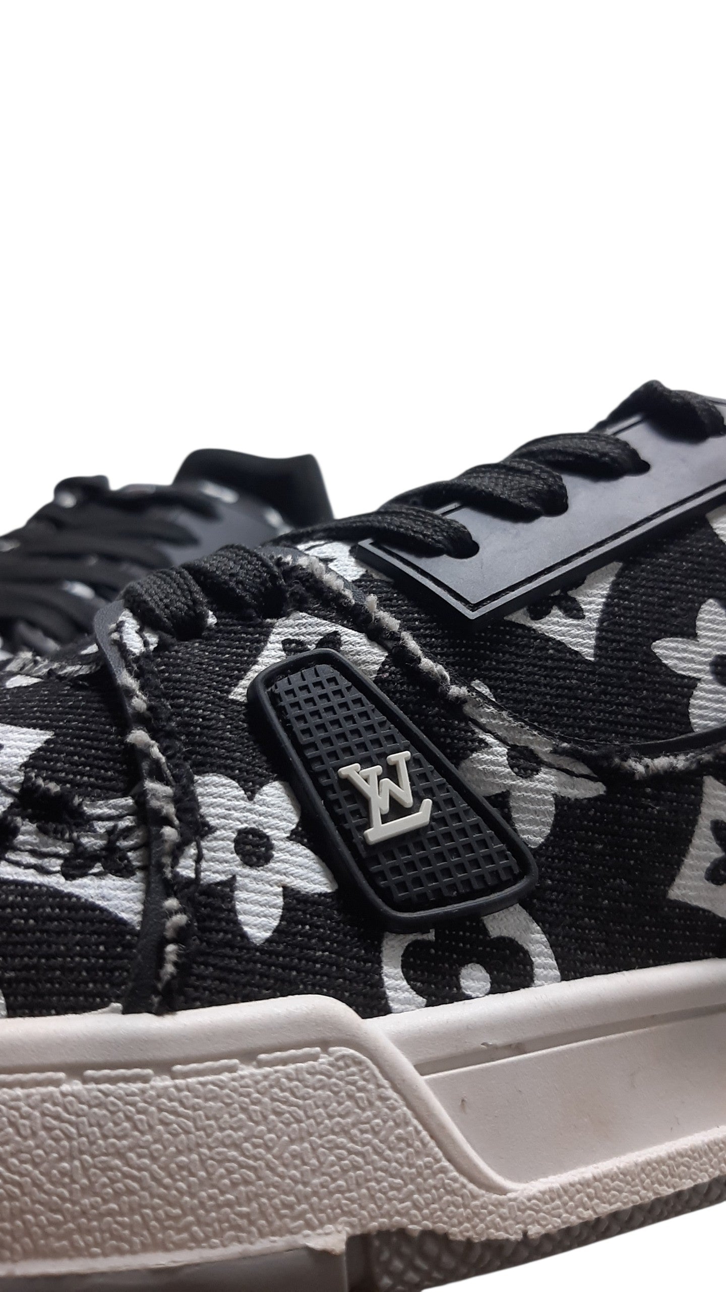 EUR SIZE 42 |  Louis Vuitton LV Trainer