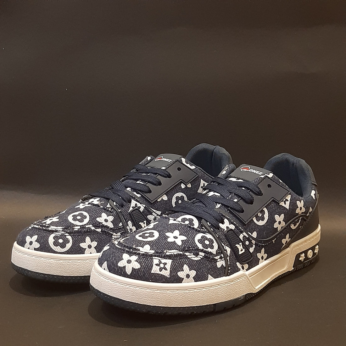 EUR SIZE 44 |  Louis Vuitton LV Trainer