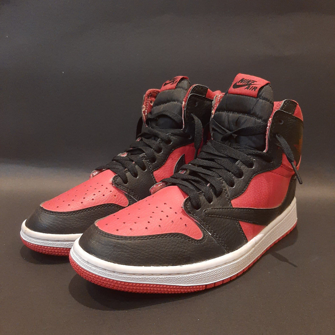Air Jordan 1 Retro High OG x Travis Scott “Banned”