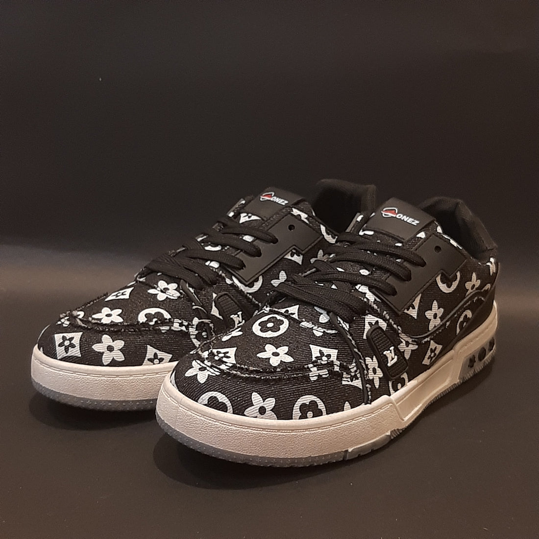 EUR SIZE 42 |  Louis Vuitton LV Trainer